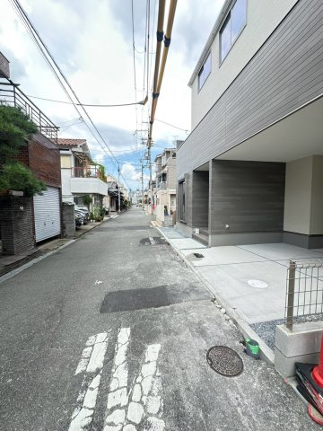 寝屋川市春日町　1号地の前面道路含む現地写真|道路幅員約4ｍ