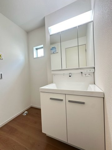 寝屋川市春日町　1号地の独立洗面台