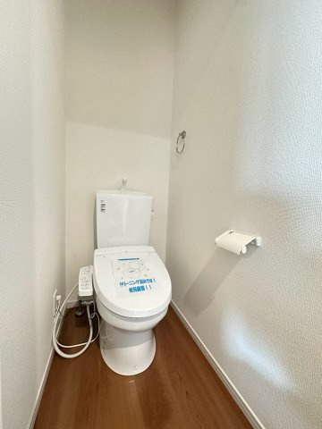寝屋川市春日町　1号地のトイレ|トイレは2か所ございます！
温水洗浄便座付きトイレ。