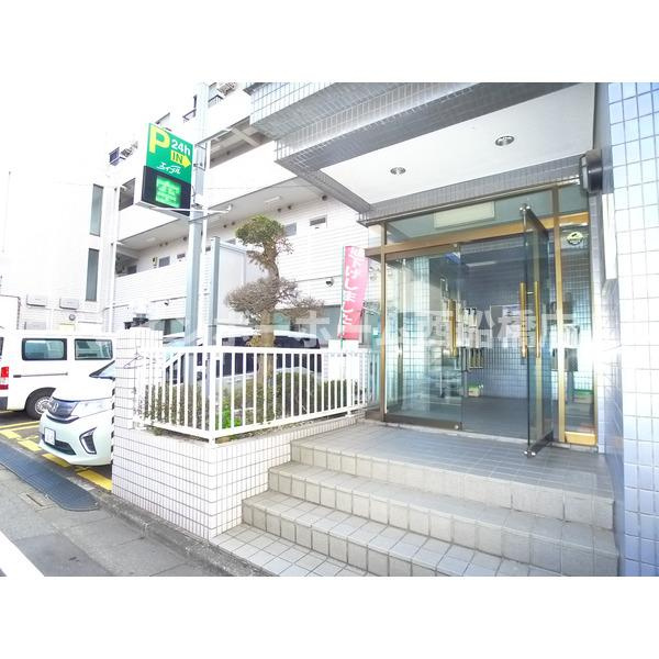 プラーティット本中山のエントランス