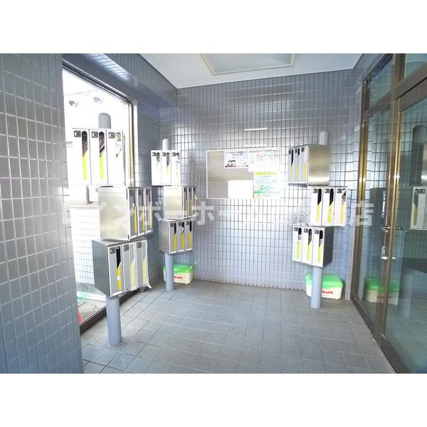 プラーティット本中山のロビー