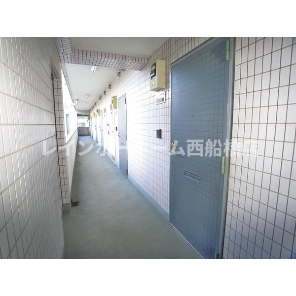 プラーティット本中山のロビー
