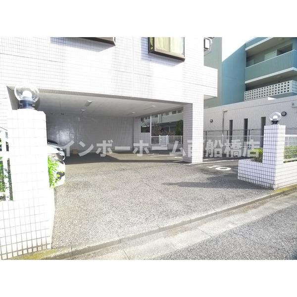 プラーティット本中山の駐車場