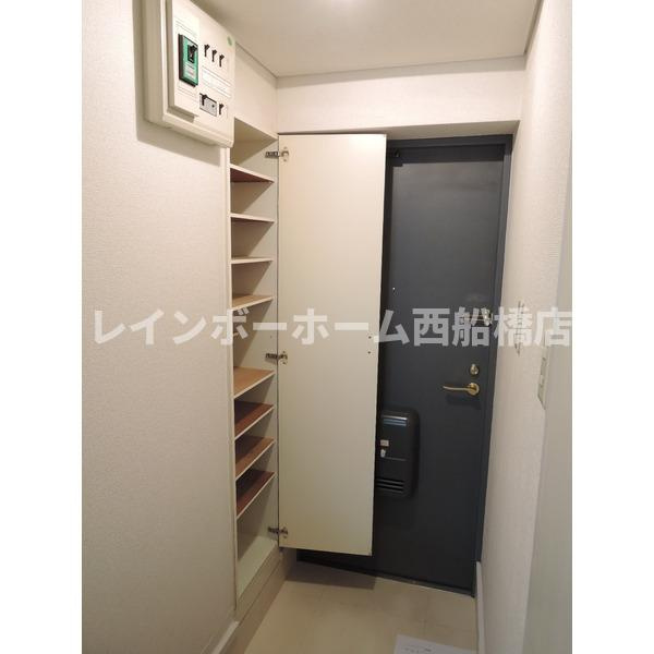 プラーティット本中山の玄関