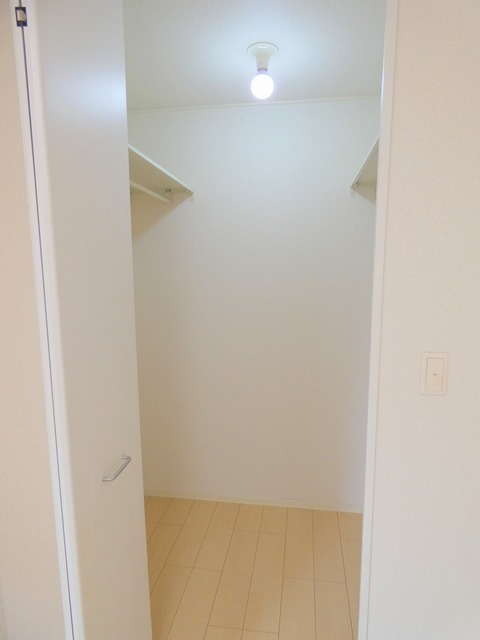レトア Eの収納|たっぷりウォークインクローゼット★