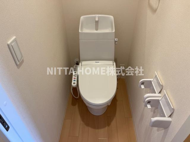 センターアイランド（ＣＥＮＴＥＲ　ＩＳＬＡＮＤ）のトイレ|温水洗浄便座のトイレです＊