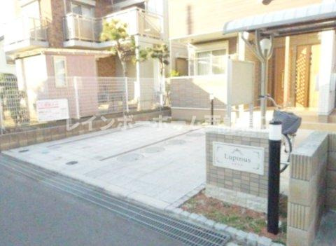 ルピナスの駐車場