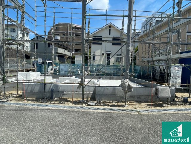 豊中市西緑丘　第1期　新築一戸建ての外観|周辺は落ち着いた街並みの住宅地！子育てがしやすい住環境です！まだ未完成ですが、現地でしかわからない事もございます。是非一度ご覧ください。