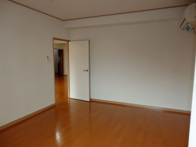 マンション島津山の洋室