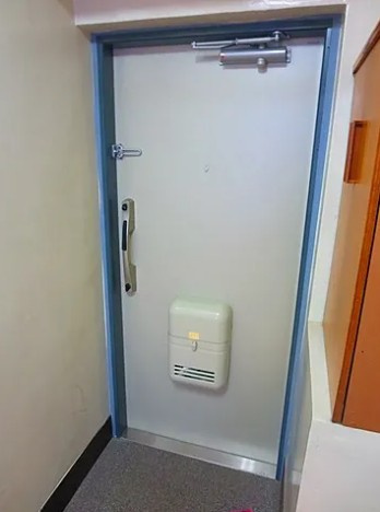 行徳マンションの玄関