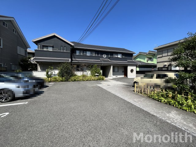 シャーメゾン美央の駐車場