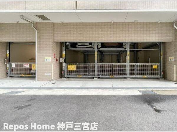 S-RESIDENCE神戸元町の駐車場