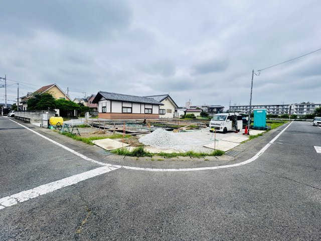 新築　高崎市小八木町　Heartful　Town　B号棟の前面道路含む現地写真|現地写真　東側接道幅員約6ｍ 南側接道幅員約5.9ｍ