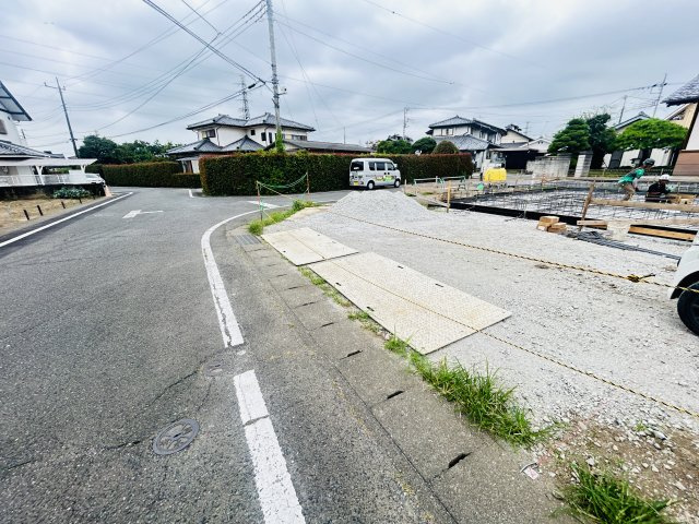 新築　高崎市小八木町　Heartful　Town　B号棟の駐車場|現地写真　駐車スペースは並列2～3台分可能です！
