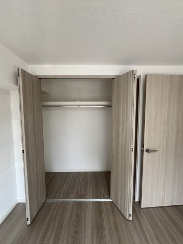 十郎川サンハイツ15号棟の収納|居室の収納が大きくて使いやすそうです！
季節家電や、お洋服が多い方も安心です♪