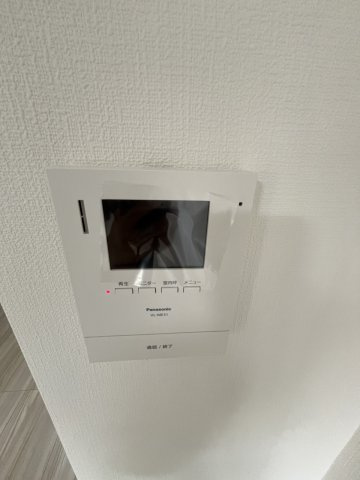 十郎川サンハイツ15号棟の防犯設備|テレビモニター付きインターホンなので安心ですね♪
