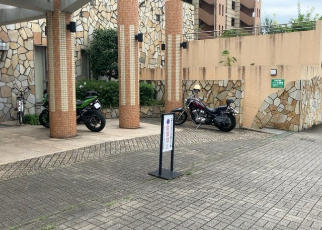 【駐輪場】 | グリーンティエラ星が丘 | 敷地内には自転車を置くことができる駐輪場やバイク置場がしっかりと完備されています。毎日の通勤・通学、あるいは近隣のショッピングセンターやスーパーへのお買い物時にも自転車をスムーズに活用できます。