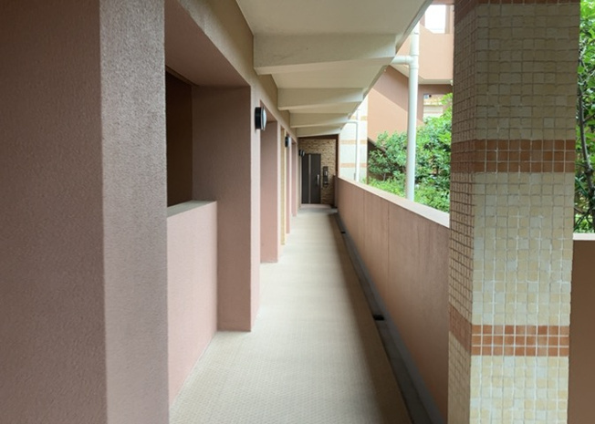 【その他共用部分】 | グリーンティエラ星が丘 | 廊下や階段などの共用部分は、管理組合および管理会社による日勤管理のもと適切に維持管理されています。清潔感がある共用空間は物件の価値を高め、住まう方に日々の安心感と快適性を提供してくれます。