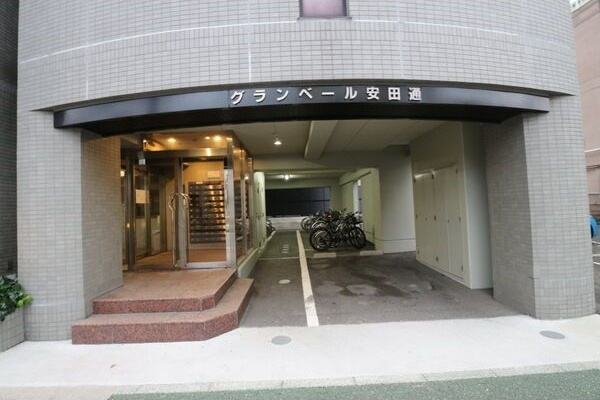 グランベール安田通のエントランス