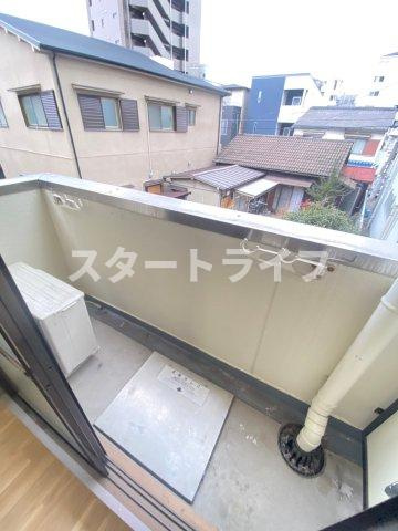 大阪市淀川区東三国６丁目の賃貸マンションのバルコニー