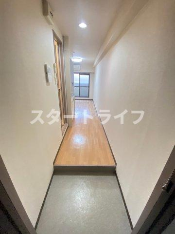 大阪市淀川区東三国６丁目の賃貸マンションの玄関