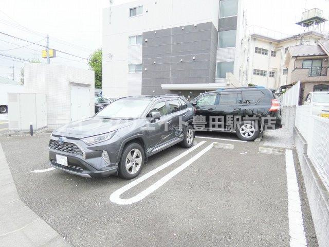 フェイバーJ.O-Ⅳの駐車場