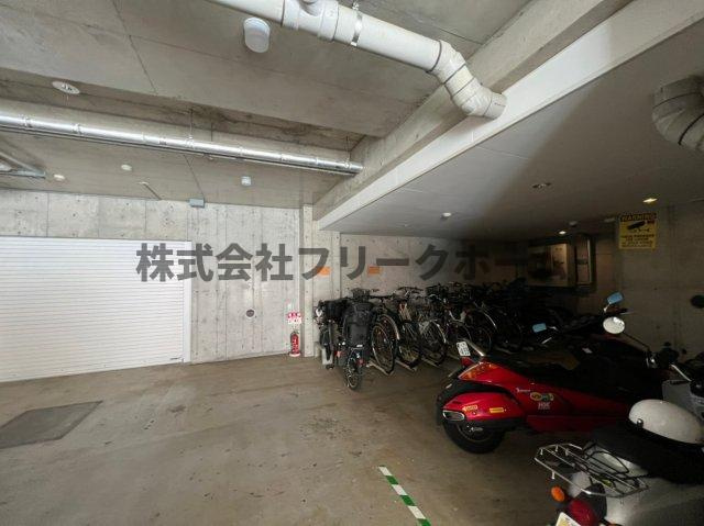 武蔵野市吉祥寺北町１丁目の賃貸マンションの駐車場