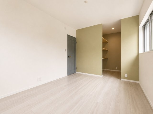 泉南市信達大苗代新築戸建の寝室|9帖の広々としたお部屋です
