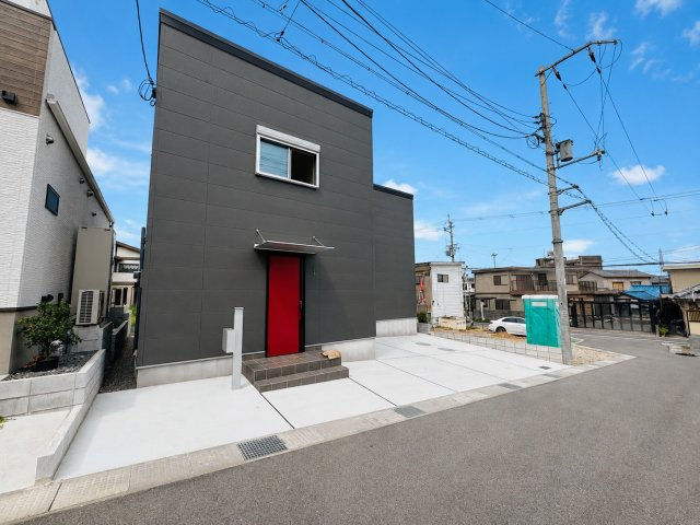泉南市信達大苗代新築戸建の前面道路含む現地写真|広々とした前面道路を含む現地写真です