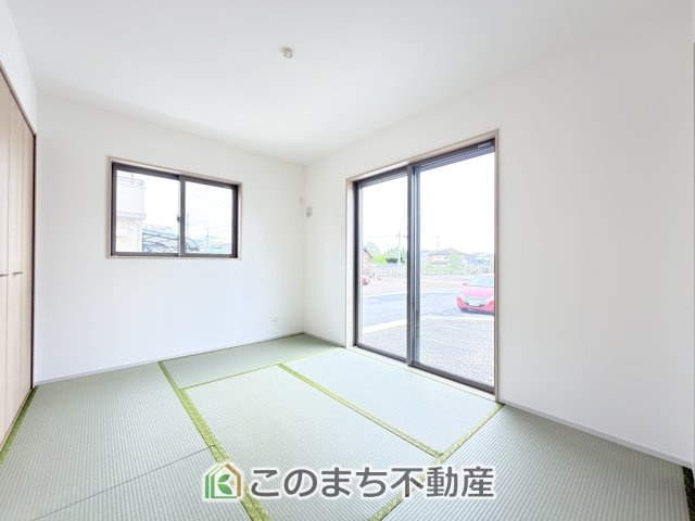 いろどりアイタウン矢板市鹿島町の和室|お子様のお昼寝にも便利な和室です。大きな窓から暖かな日差しが差し込みます♪