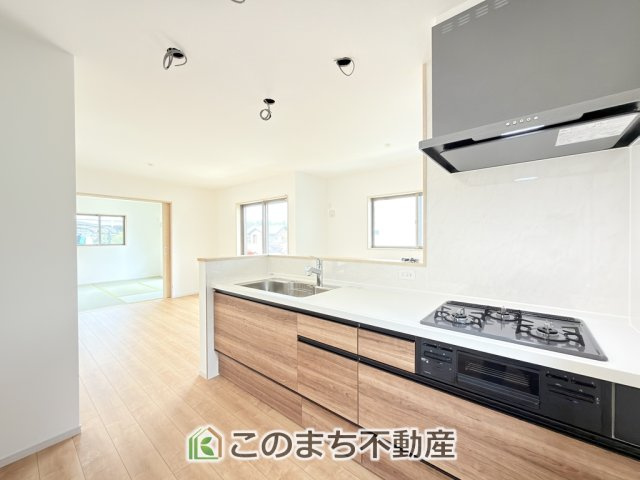 いろどりアイタウン矢板市鹿島町のキッチン|人気の対面式キッチン☆料理をしながらご家族とコミュニケーションが取れます♪