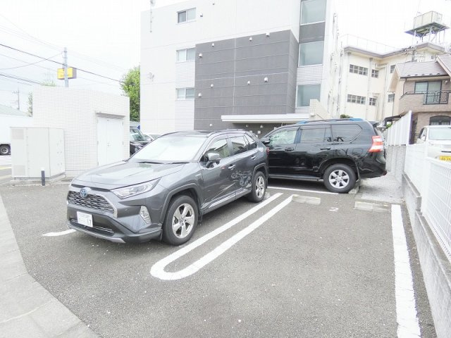 フェイバーJ.O-Ⅳの駐車場