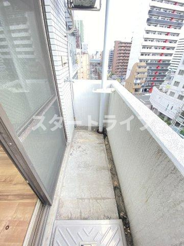 大阪市淀川区西中島４丁目の賃貸マンションのバルコニー