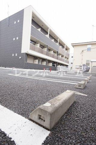 ブレイブコートの駐車場