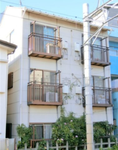 イーグル蒲田の外観|1994年1月築　鉄骨造地上3階建て総戸数6戸
東京都大田区東矢口3丁目　JR京浜東北線蒲田駅徒歩10分、東急多摩川線蓮沼駅徒歩5分
