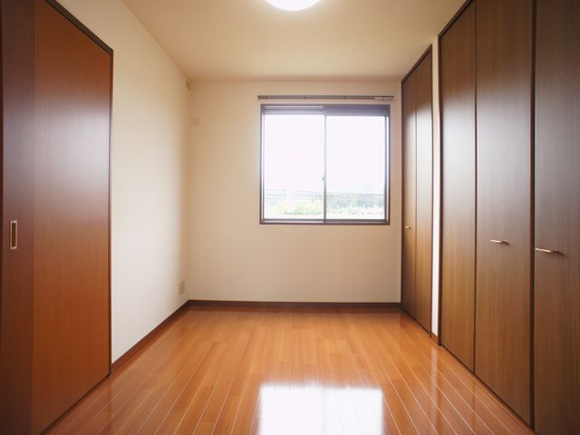 【寝室】 | グリーンパールＢ | 清潔感のあるきれいな洋間です♪