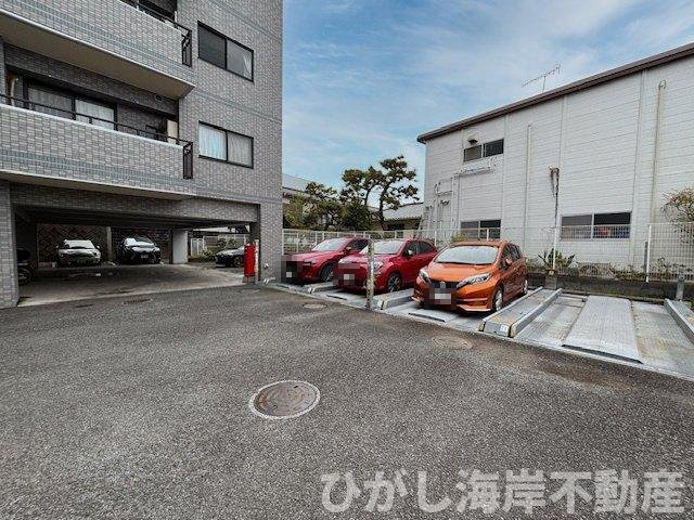 レゾン茅ヶ崎中海岸の駐車場|敷地内駐車場
