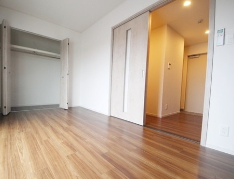 Luciaの居間・リビング|※同建物別部屋参考写真