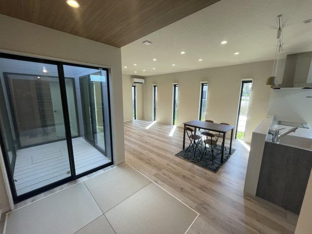 御井町戸建の居間・リビング