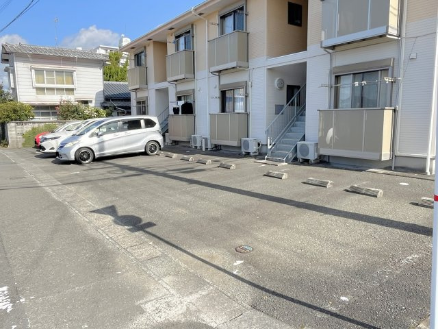 本町ガーデンハイツの駐車場