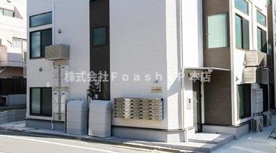 Shanti Casa 四谷若葉のエントランス
