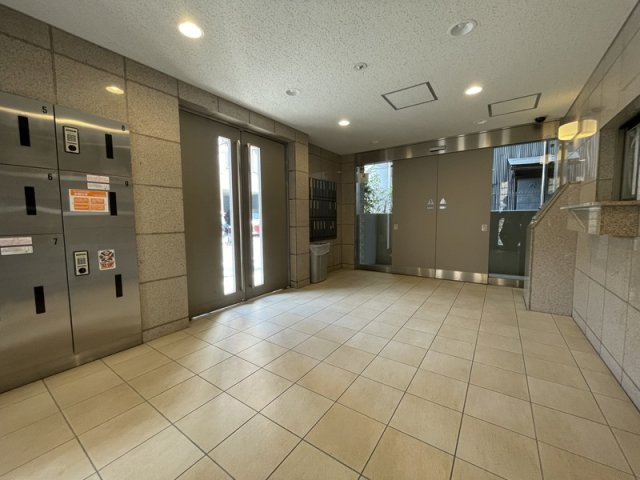 板橋区本町の賃貸マンションのロビー