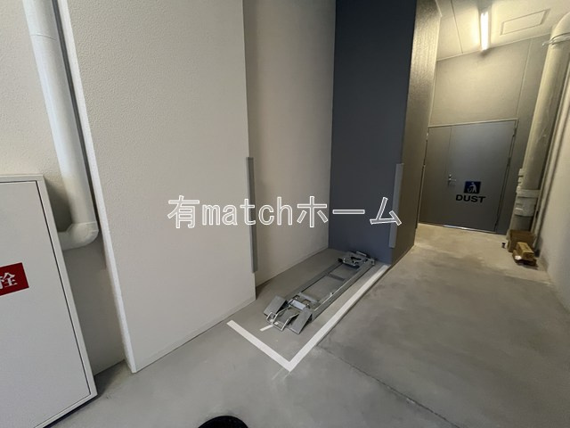 セレニテ東梅田アリエの駐車場