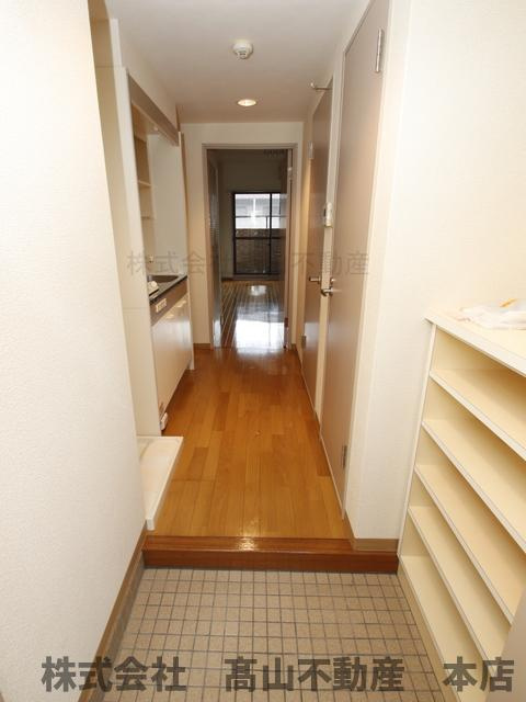 宗像市自由ヶ丘２丁目の賃貸マンションの玄関