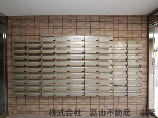 宗像市自由ヶ丘２丁目の賃貸マンションのエントランス