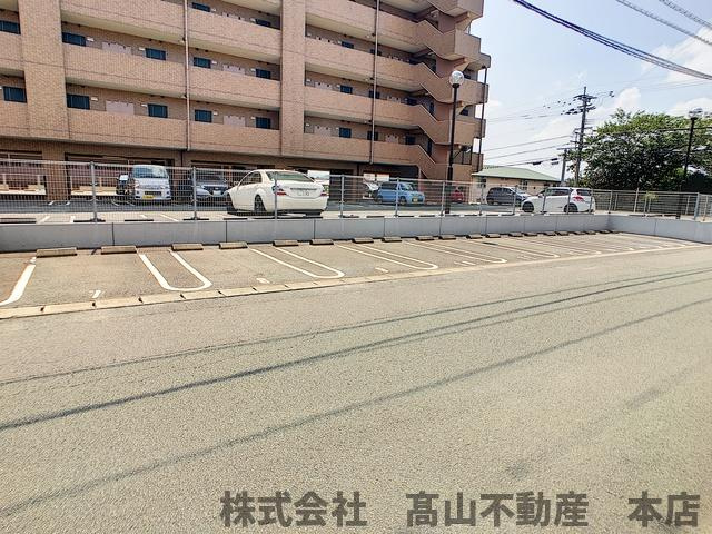 宗像市自由ヶ丘２丁目の賃貸マンションの駐車場