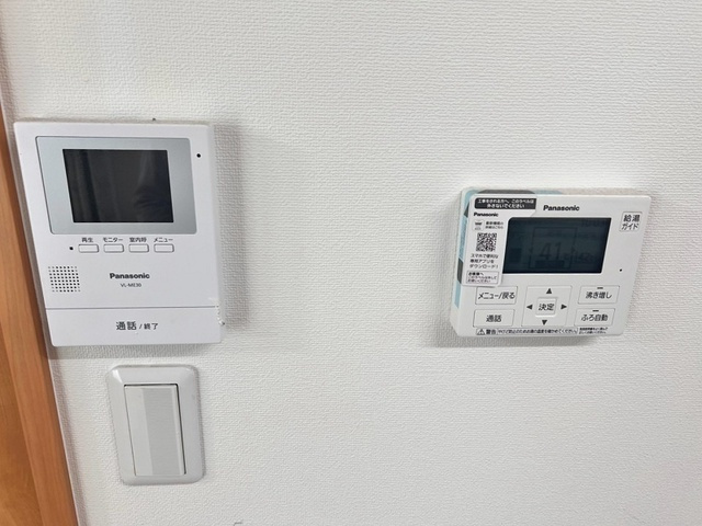 「太陽光発電＋蓄電池搭載」高知市竹島町　中古一戸建てのその他|TVモニター付きインターホン・給湯リモコン。