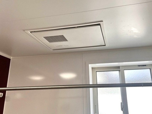 「太陽光発電＋蓄電池搭載」高知市竹島町　中古一戸建てのその他|雨の日も安心の浴室換気乾燥機。