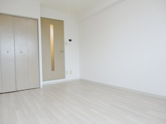 YKハイツ相生町の洋室