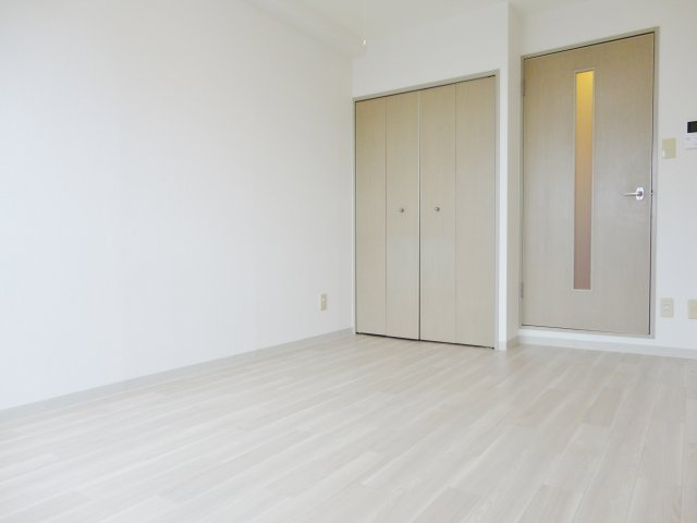 YKハイツ相生町の洋室